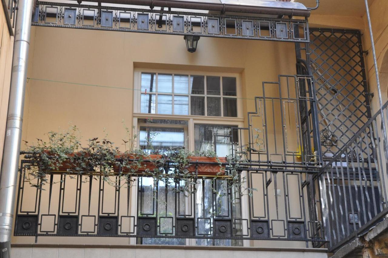 Apartments In Lviv Center Bagian luar foto